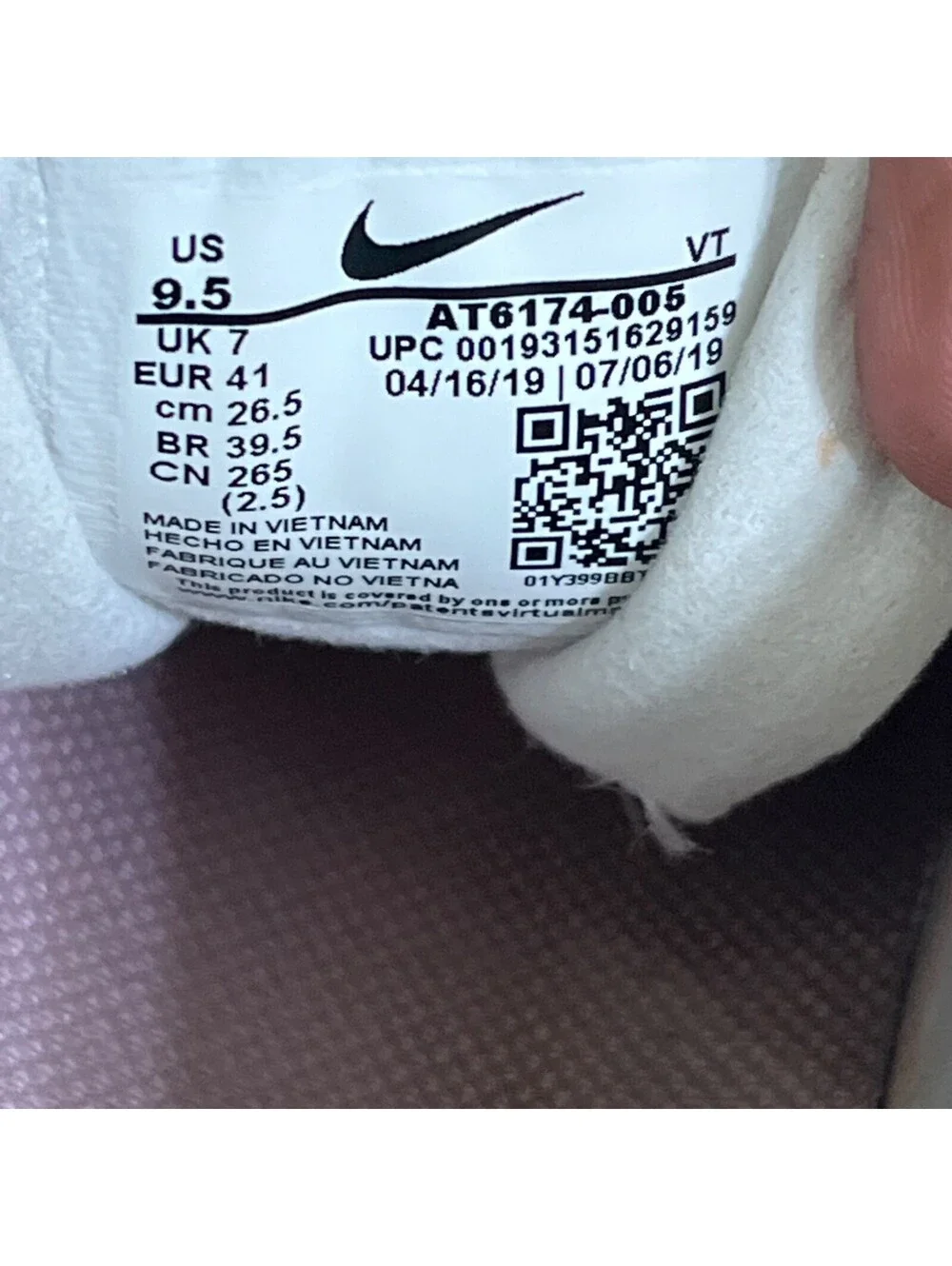 Nike Air Max 270 React Womens Size 9.5 Shoes White Pink Athletic Trainer Sneaker